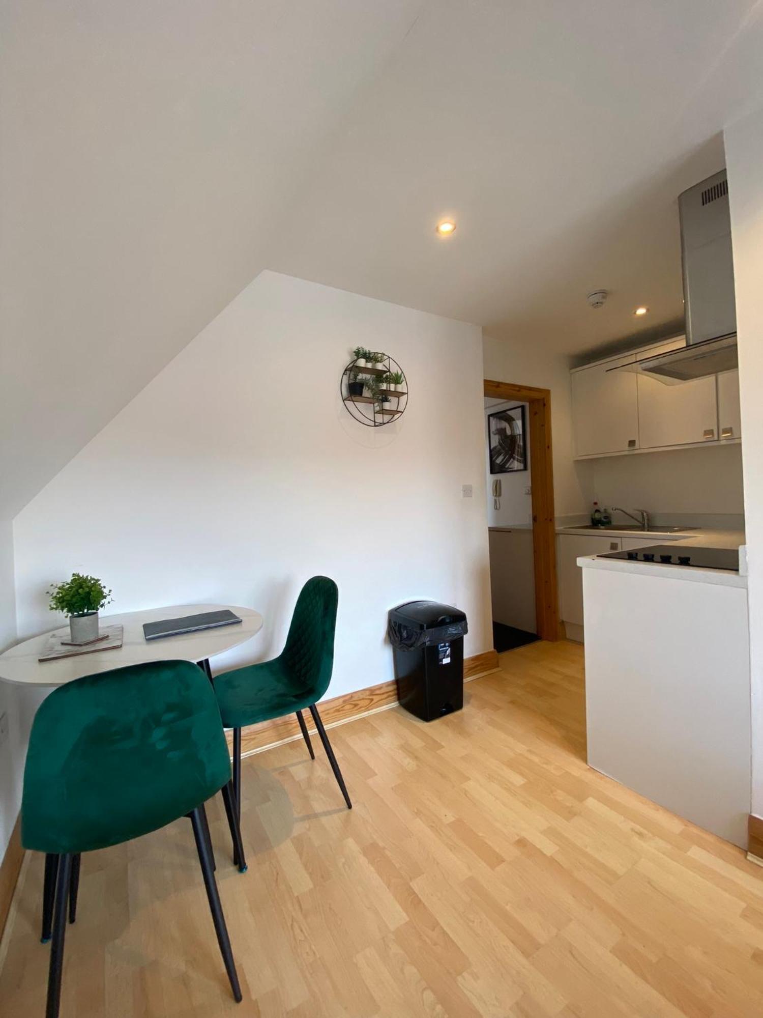 Spacious 1 Bedroom In Centre 9a Апартаменты *
